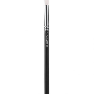 Mac 221 Mini Tapered Blending Brush Sivellin
